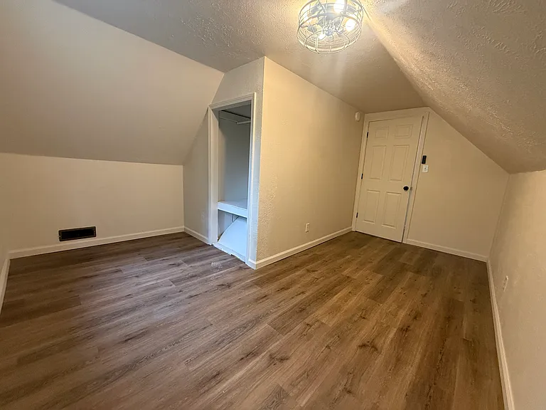 2332 N Ellis St — Photo 9