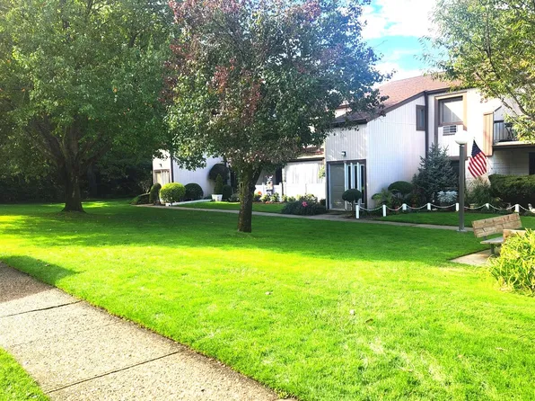 23 Richmond Boulevard #2A, Ronkonkoma, NY 11779