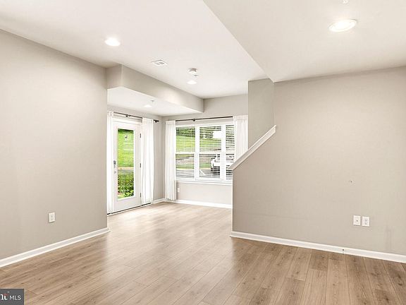 4th image of 113 High Pointe Dr #50