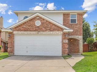 901 Saddle Dr, Euless, TX 76039