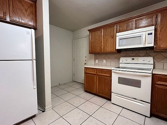 5th image of 5102 Heather Ln #B