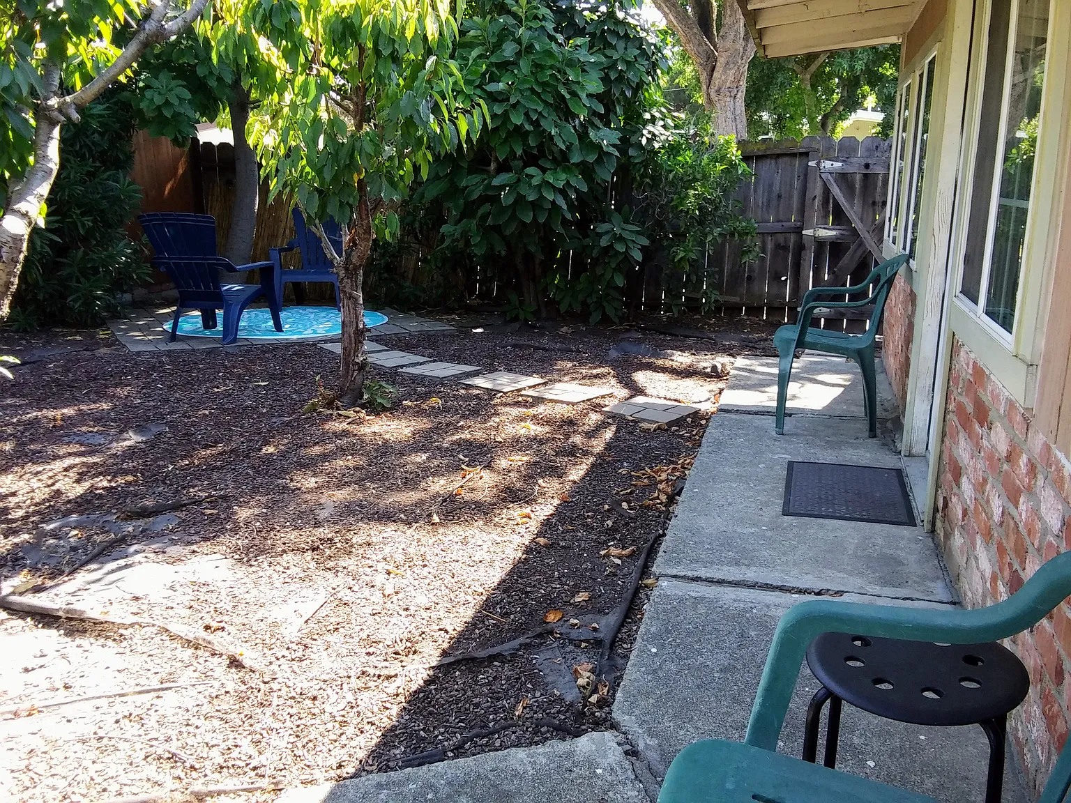 887 Lakewood Dr — Photo 3