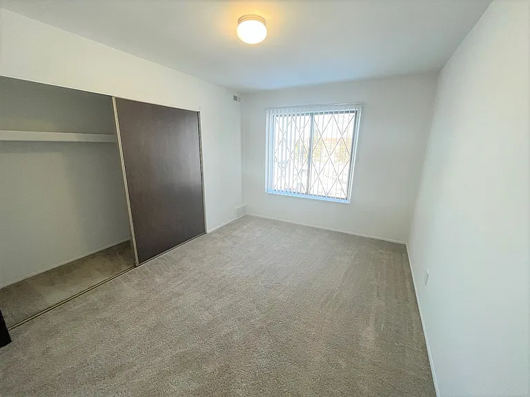 Charter Oaks Apartments — Photo 33