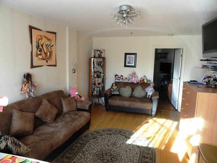 BRIGHTON LIVING ROOM