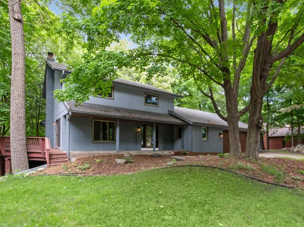 151 Choctaw Cir, Chanhassen, MN 55317