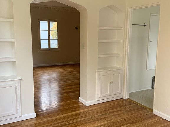 4th image of 408 N Sycamore Ave #1/2