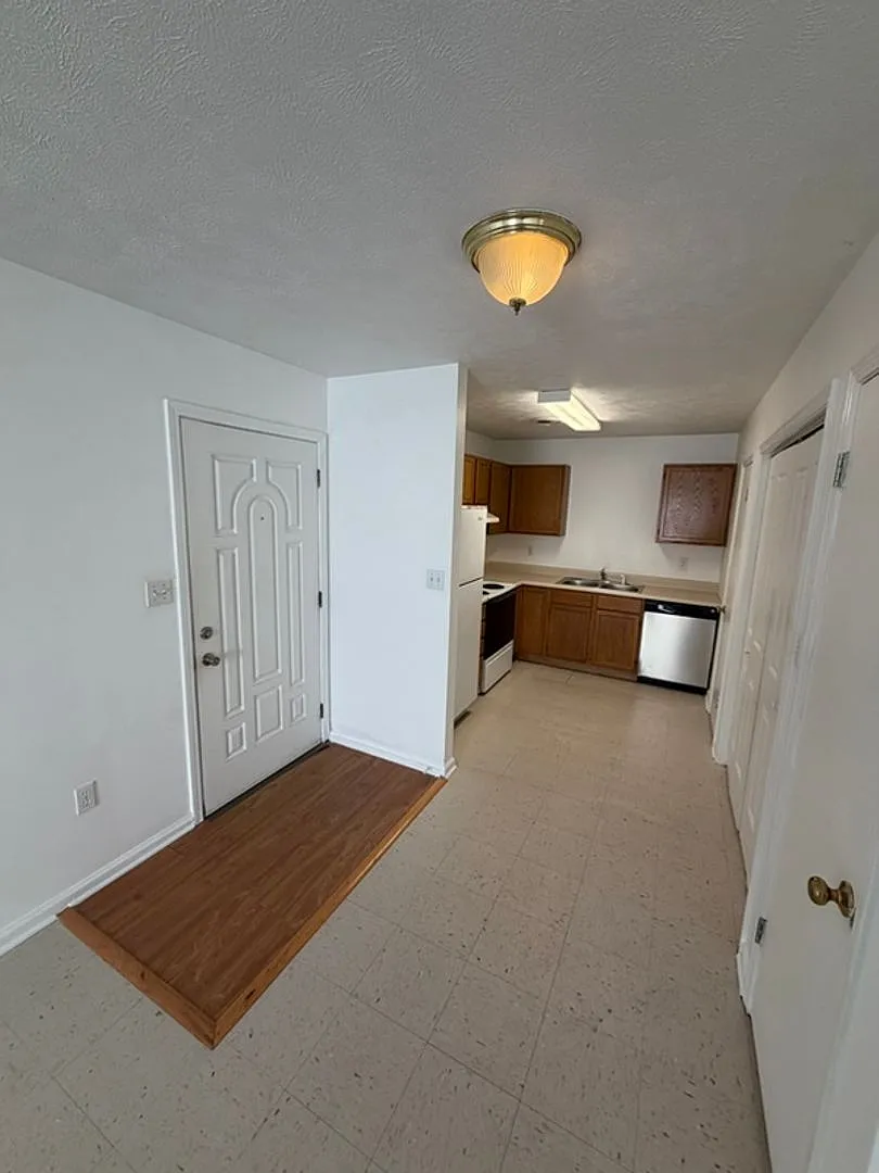 181-187Anglea Cir — Photo 3