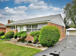 8242 N Milwaukee Ave, Niles, IL 60714