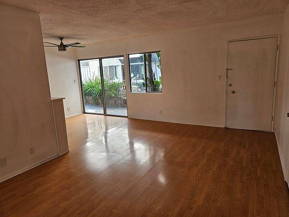 3rd image of 905 N Curson Ave APT 6