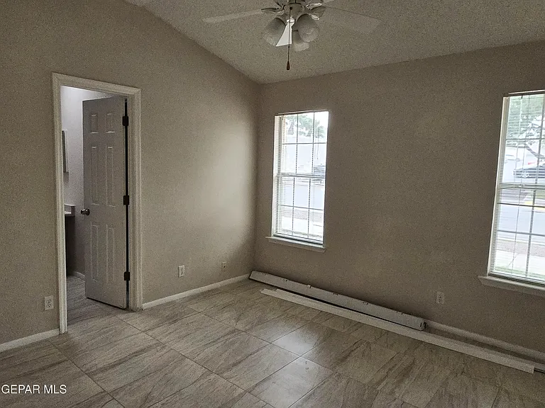 709 La Chapa Ave — Photo 5