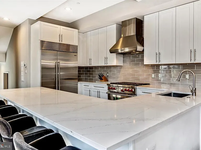 305 Green St — Photo 10