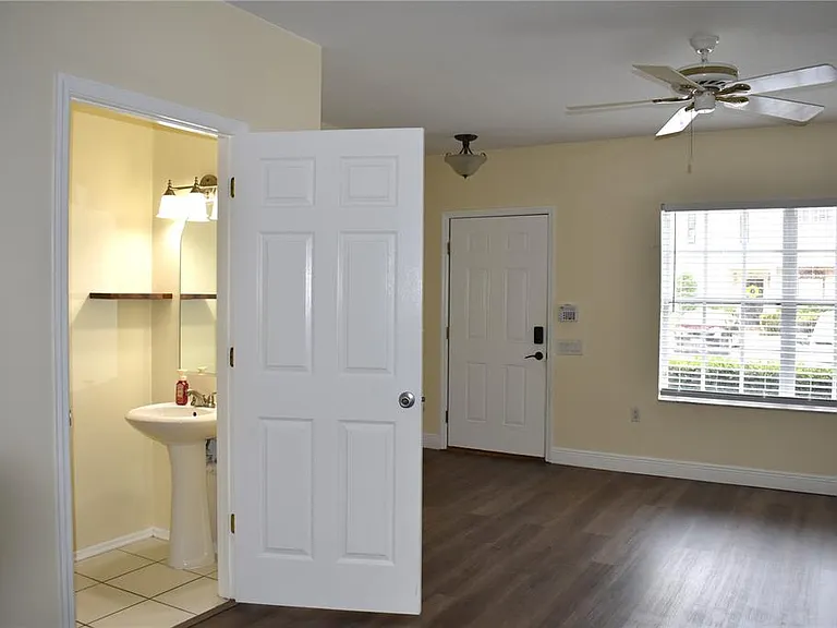 12369 Berkeley Square Dr — Photo 3