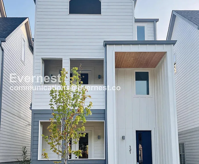 121 Lucile St — Photo 2