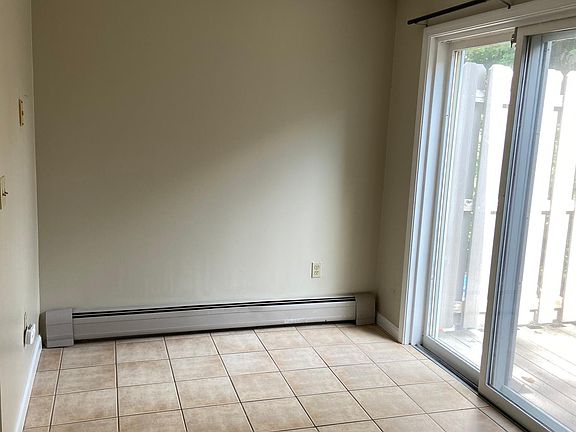4th image of 11 Oakwood Cir APT 10