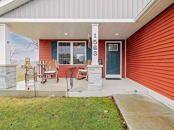 3rd image of 1563 Fox Run Ct