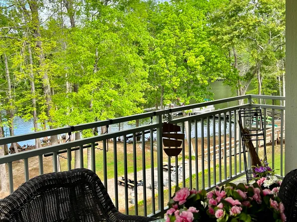 121 Ballard Ln, Santee, SC 29142