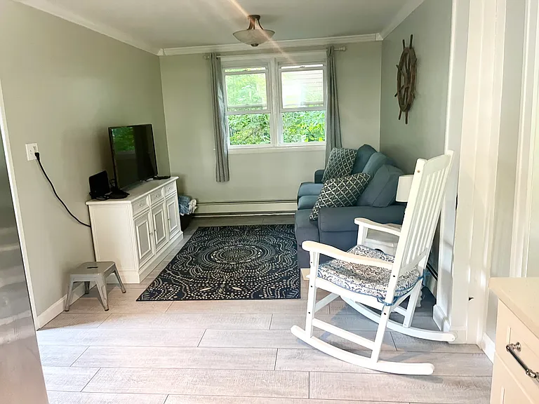 76 Silver Beach Ave — Photo 11