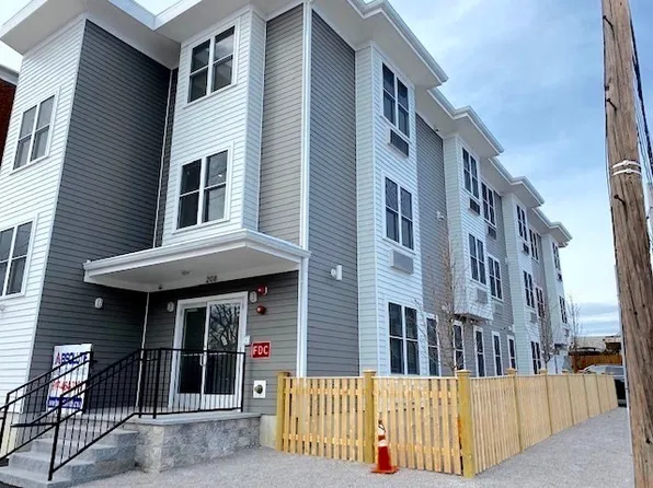208-208-208A Neponset Valley Pkwy, Hyde Park, MA 02136