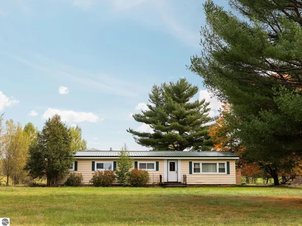 6569 Fife Lake Rd, Fife Lake, MI 49633