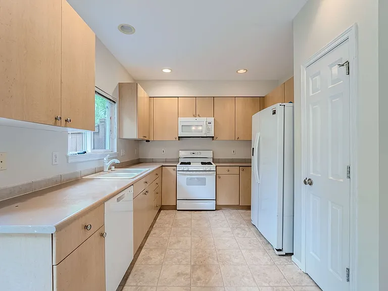 5004 Lake Pl S #A — Photo 3