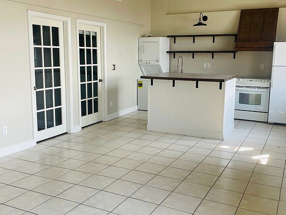 2nd image of 211 E Main St #C