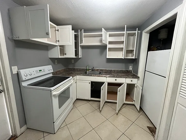1154 Travis Ave #B — Photo 7
