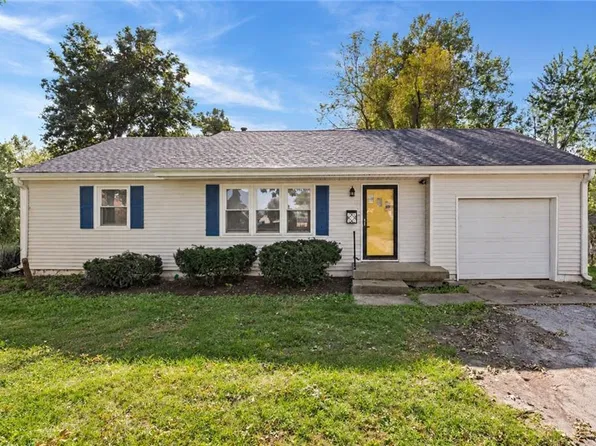 2403 NE Shady Lane Dr, Kansas City, MO 64118