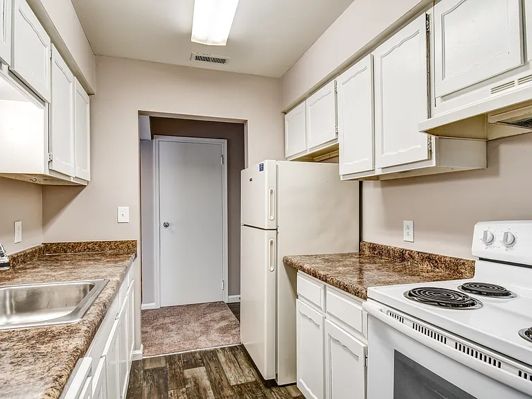 Fox Hunt Apartments — Photo 59