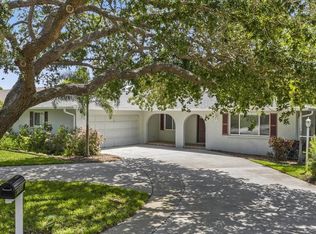 1895 Buccaneer Cir, Sarasota, FL 34231