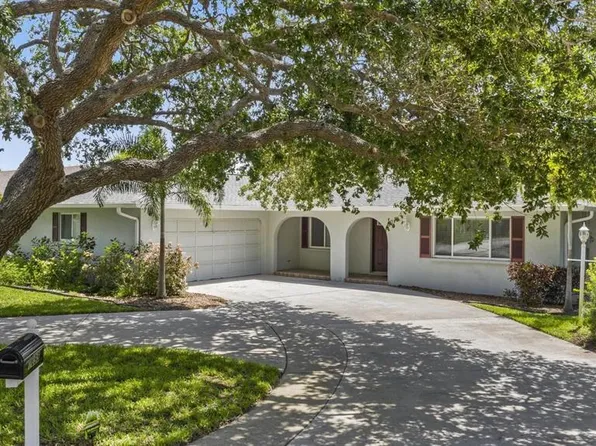 1895 Buccaneer Cir, Sarasota, FL 34231