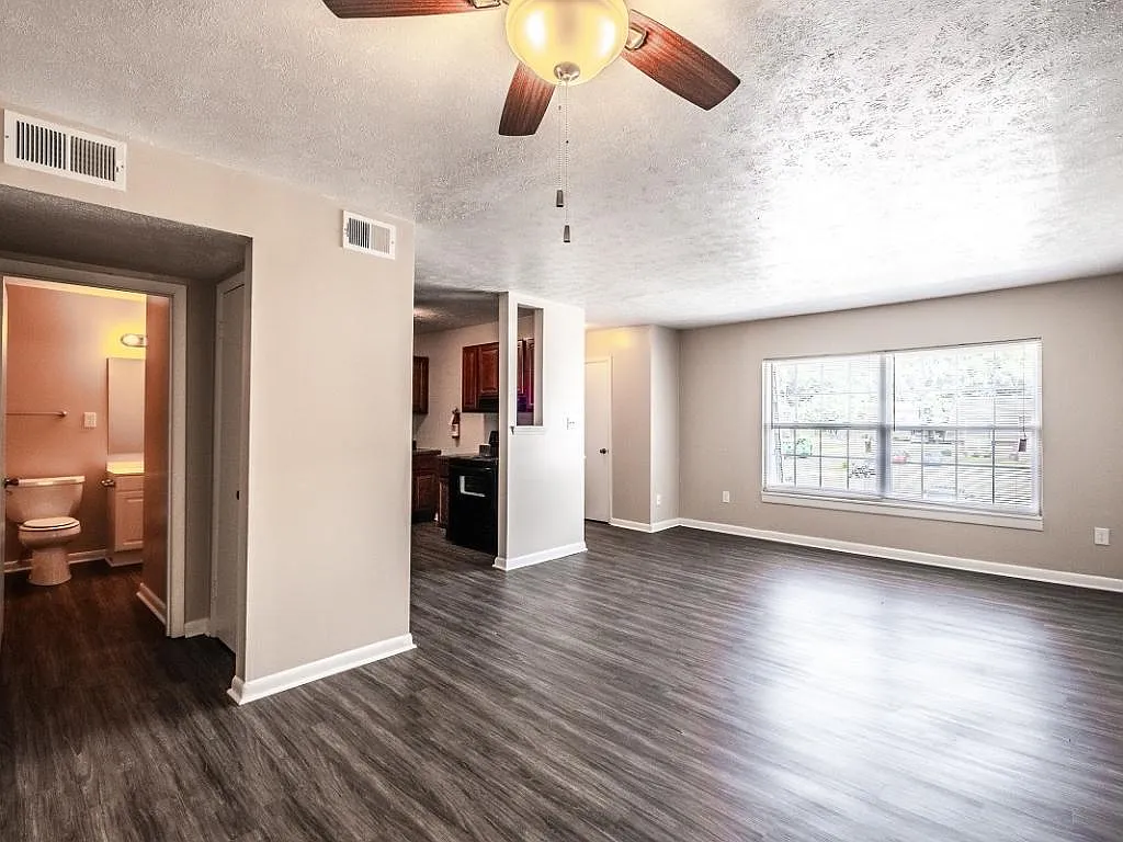 Cypress Pointe Apartments — Photo 4