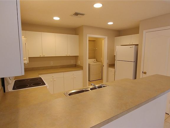 5th image of 373 Claridge Cir