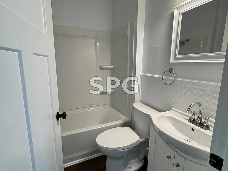 1002 E 10th St — Photo 13