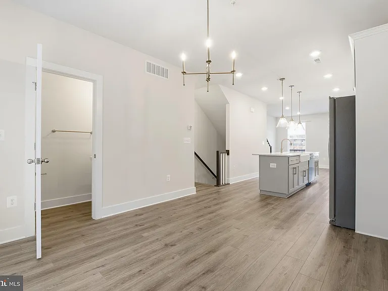 116 Crown St — Photo 5