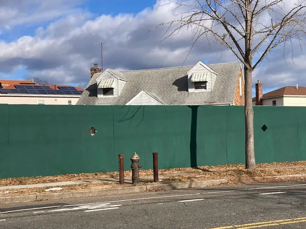 26401 82nd Avenue, Glen Oaks, NY 11004