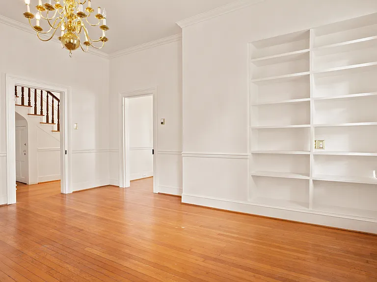 209 N Washington St — Photo 54