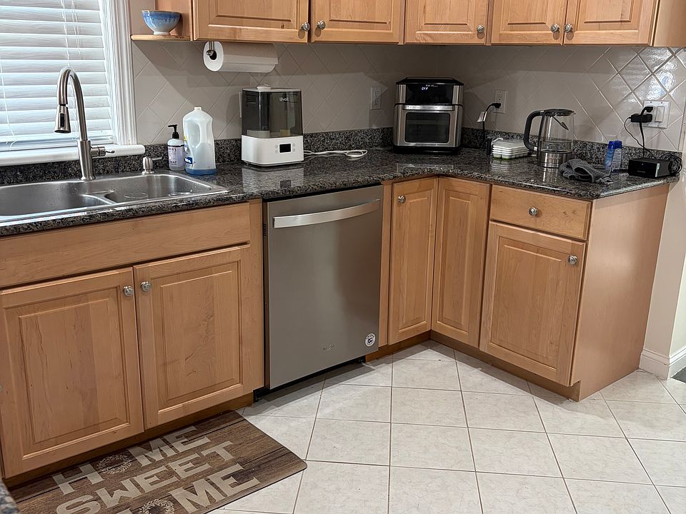 1st image of 330 Jefferson Ave #2