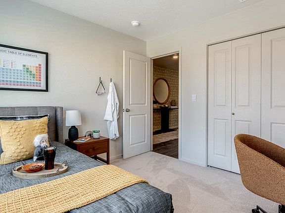 4th image of 4940 Elvis Ave NE