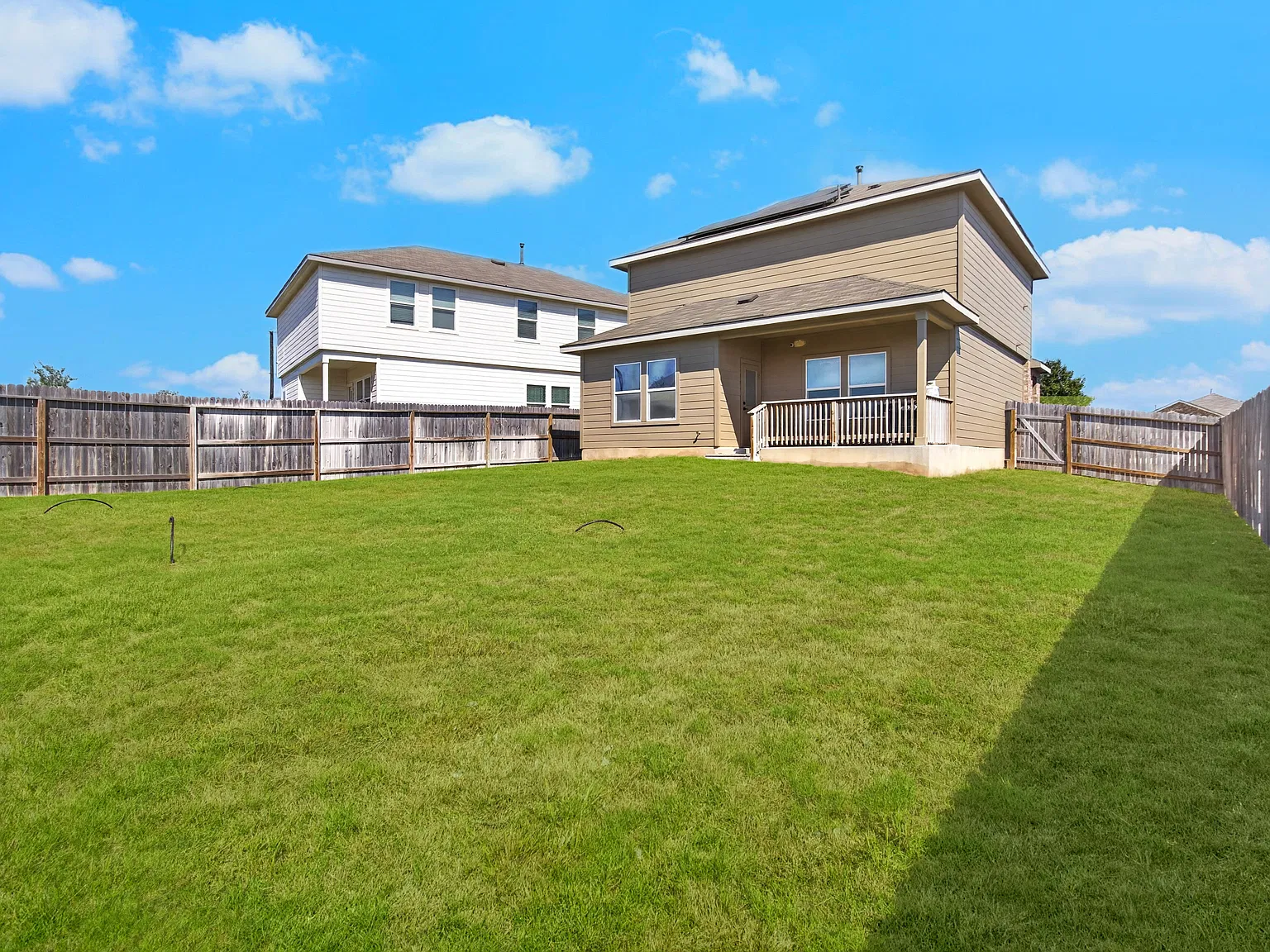 3 bed, 2.5 bath, 1696 sqft, $2,100 — Photo 3