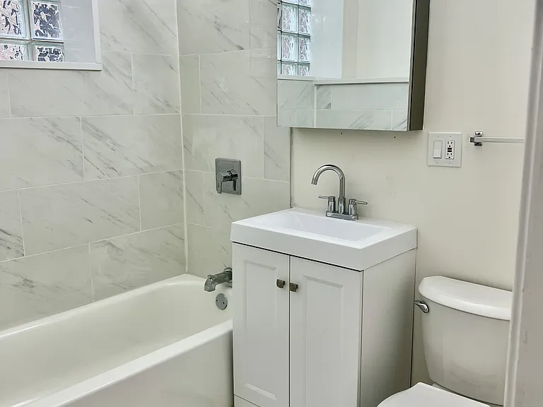 4242 N Damen Ave #1 — Photo 7