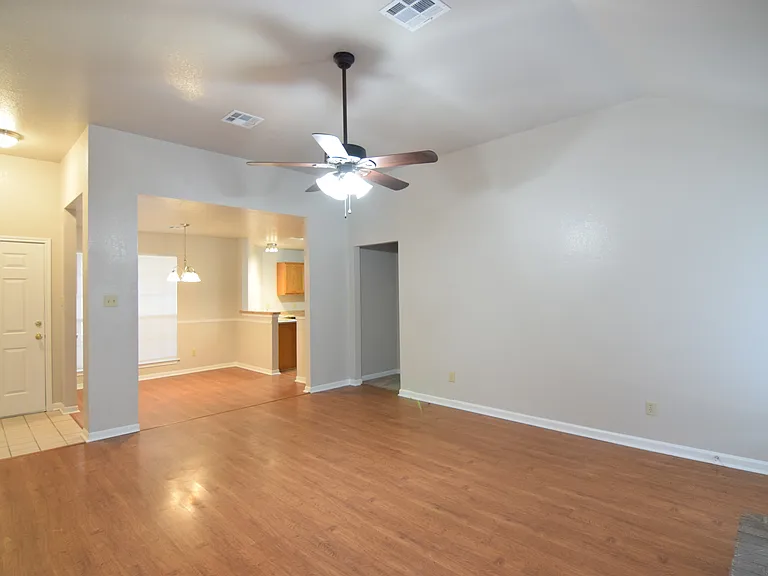 807 Hartrick Cir — Photo 9