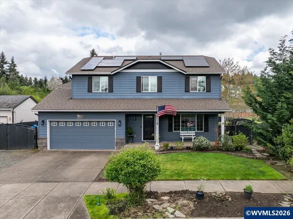 302 Division St NE, Silverton, OR 97381