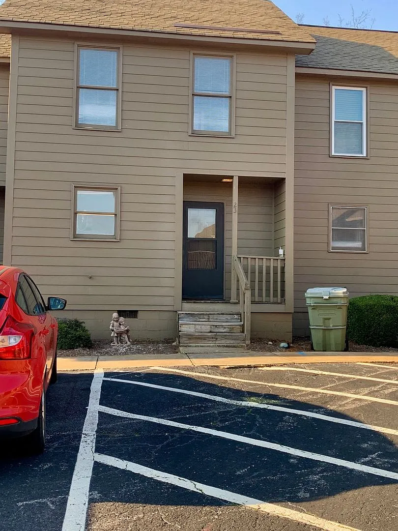 Fort Hill Commons Unit Available for 8/1/26 Move In — Photo 2
