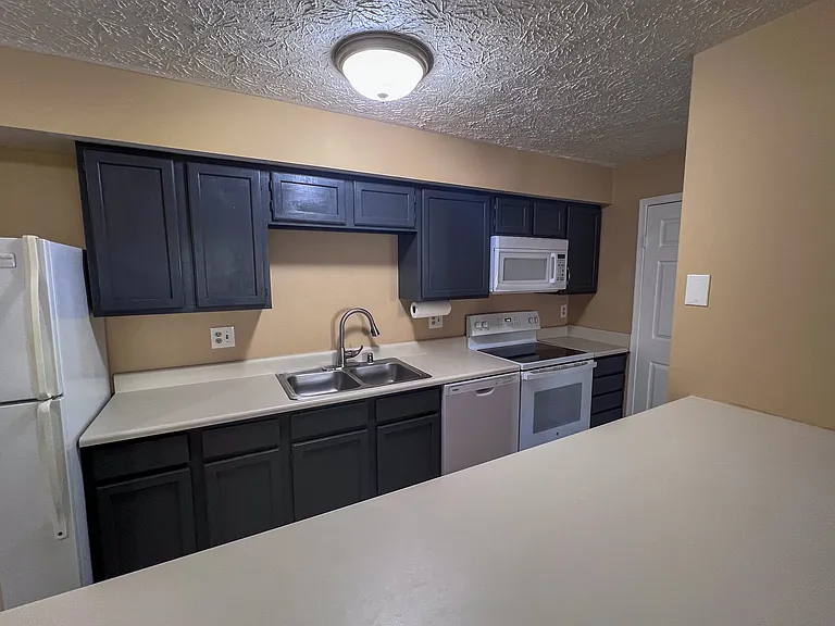 782 Southern Hills Dr — Photo 5