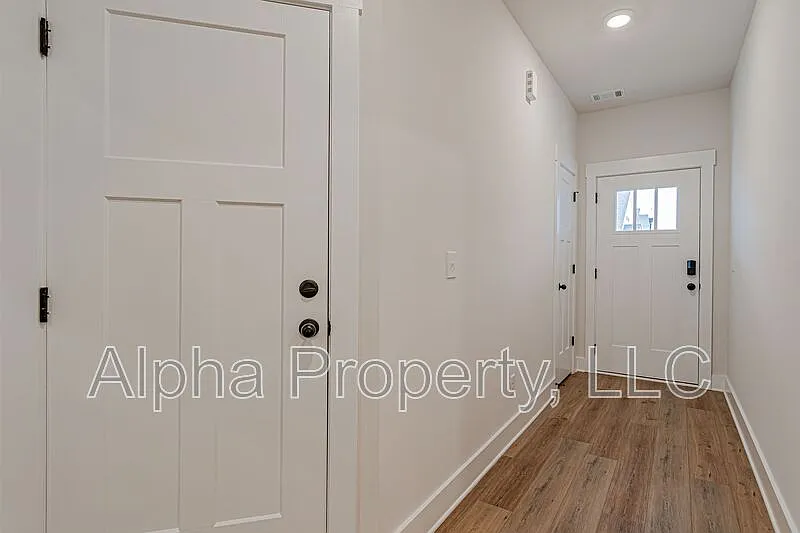 4 bed, 3.0 bath, 2185 sqft, $2,195 — Photo 4
