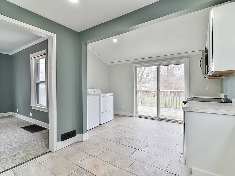 343 S Charles St — Photo 13