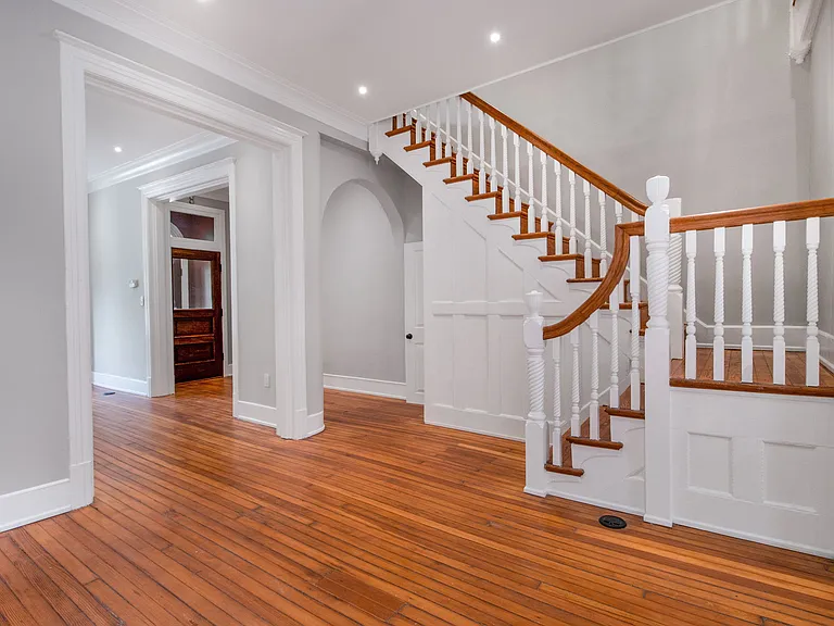 8 R St NW #1 — Photo 14