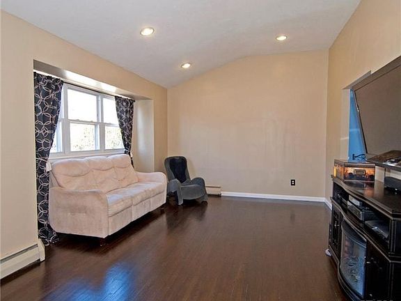 3rd image of 301 W 23rd St