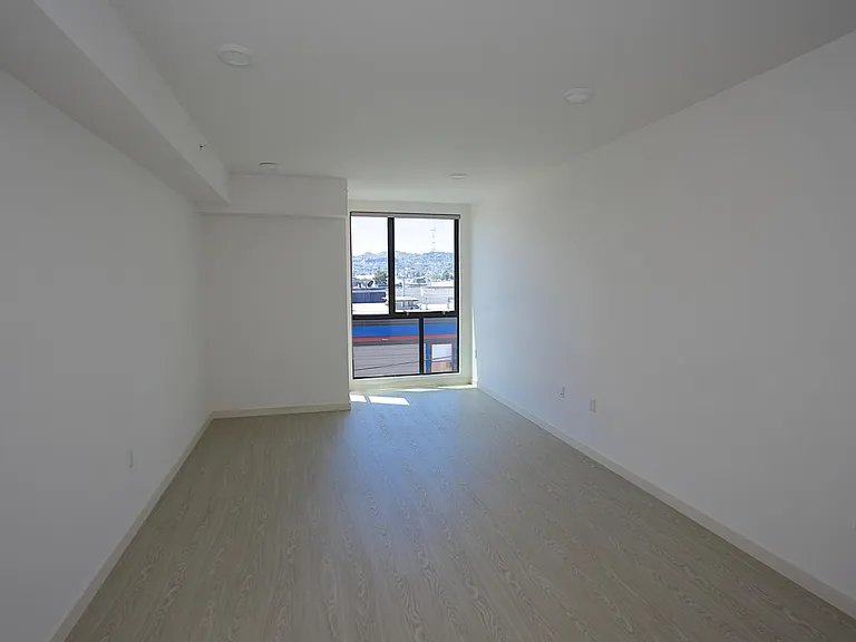 1335 Folsom — Photo 19