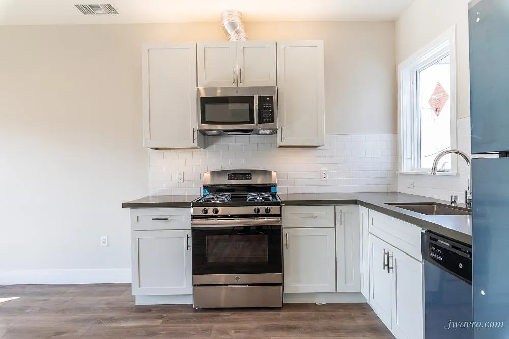 Completely Remodeled One Bed Valencia Street Apartment — Photo 3